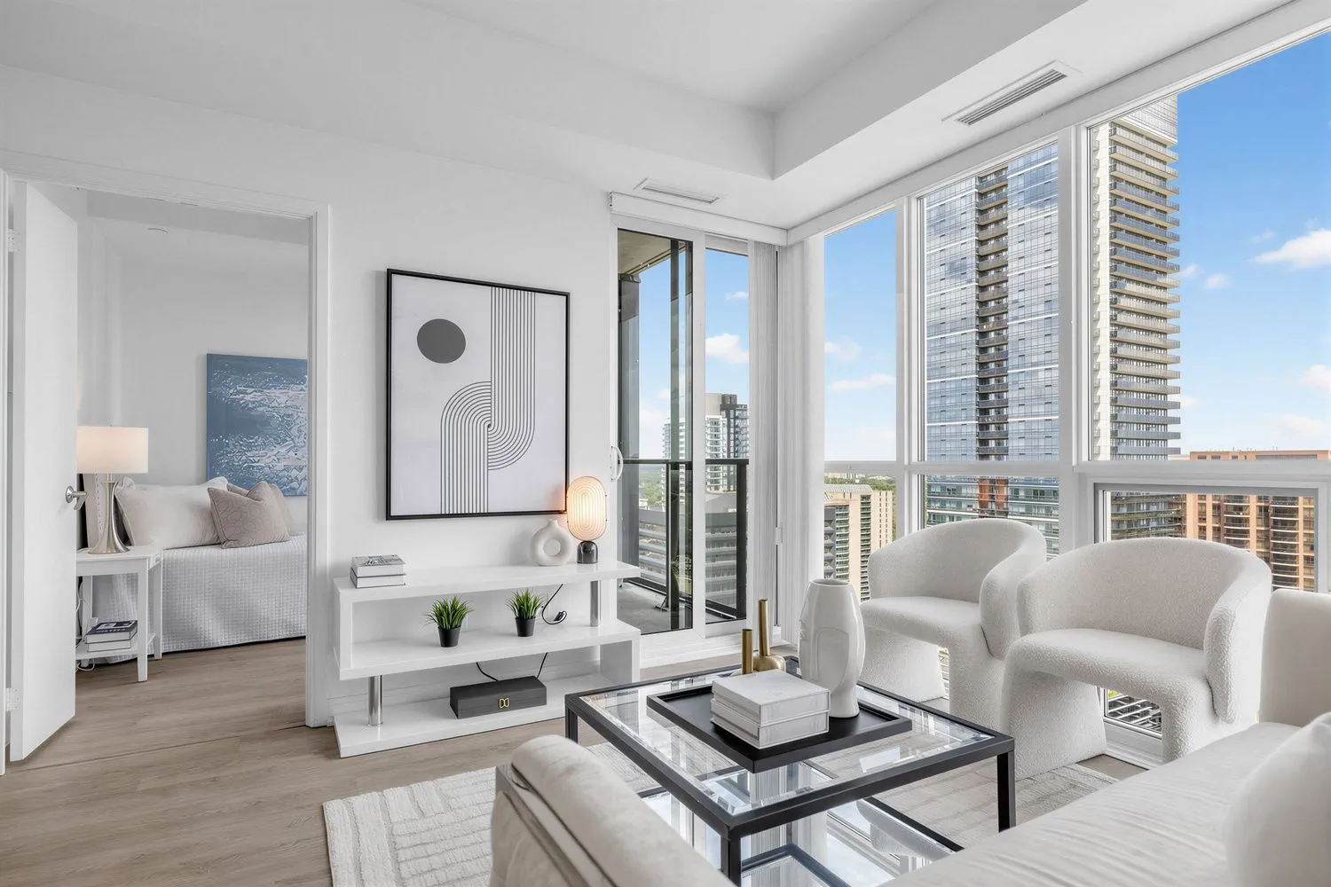 Bright contemporary condo overlooking downtown Toronto